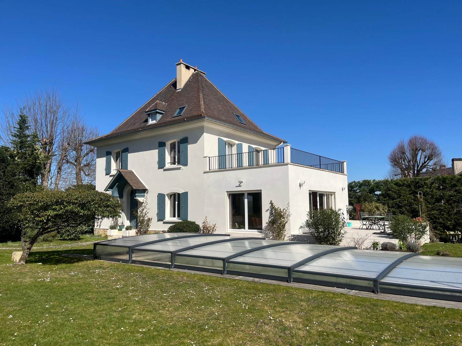 Extension d'une maison avec piscine