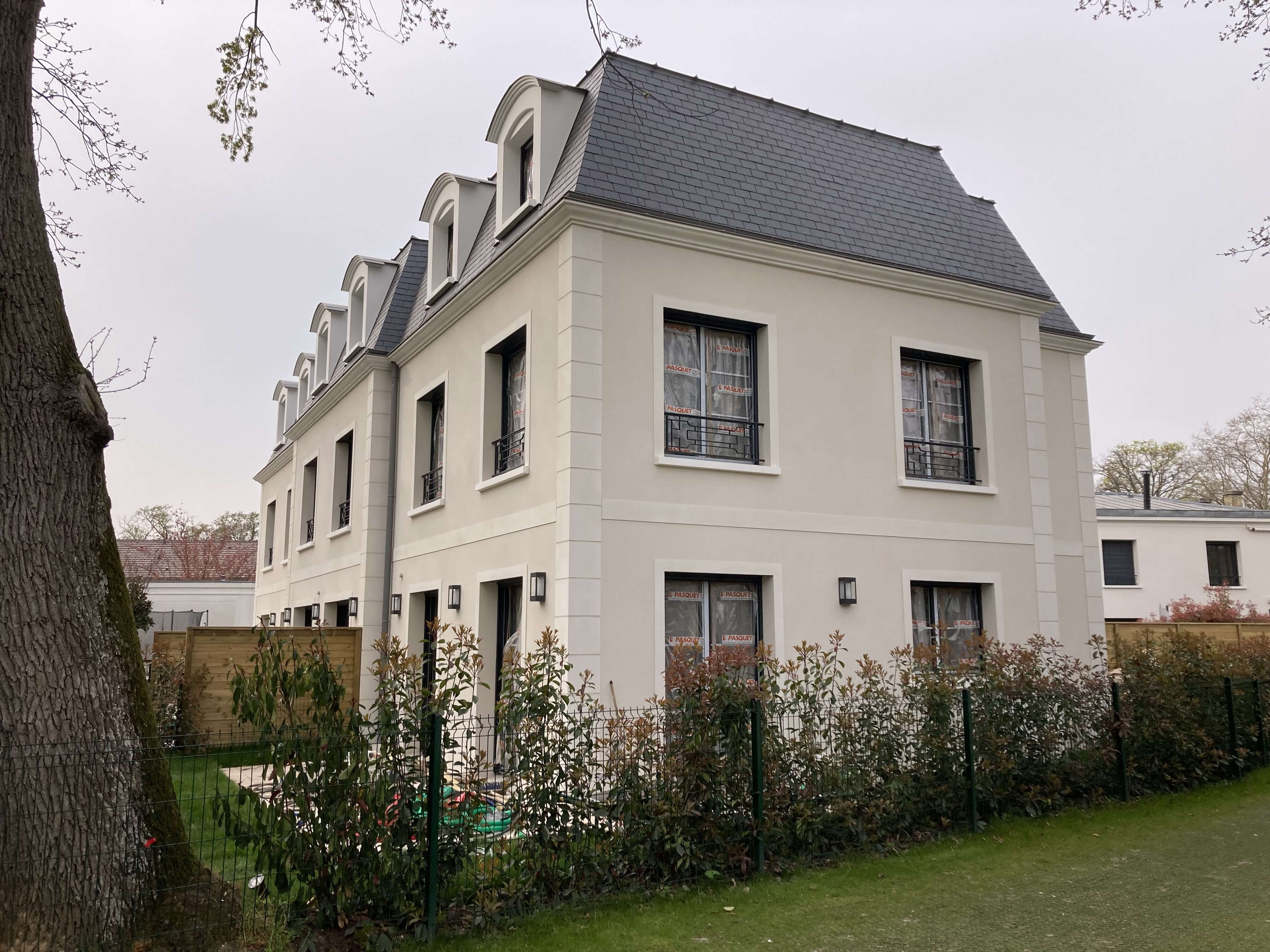 Construction de 3 maisons neuves dans le parc